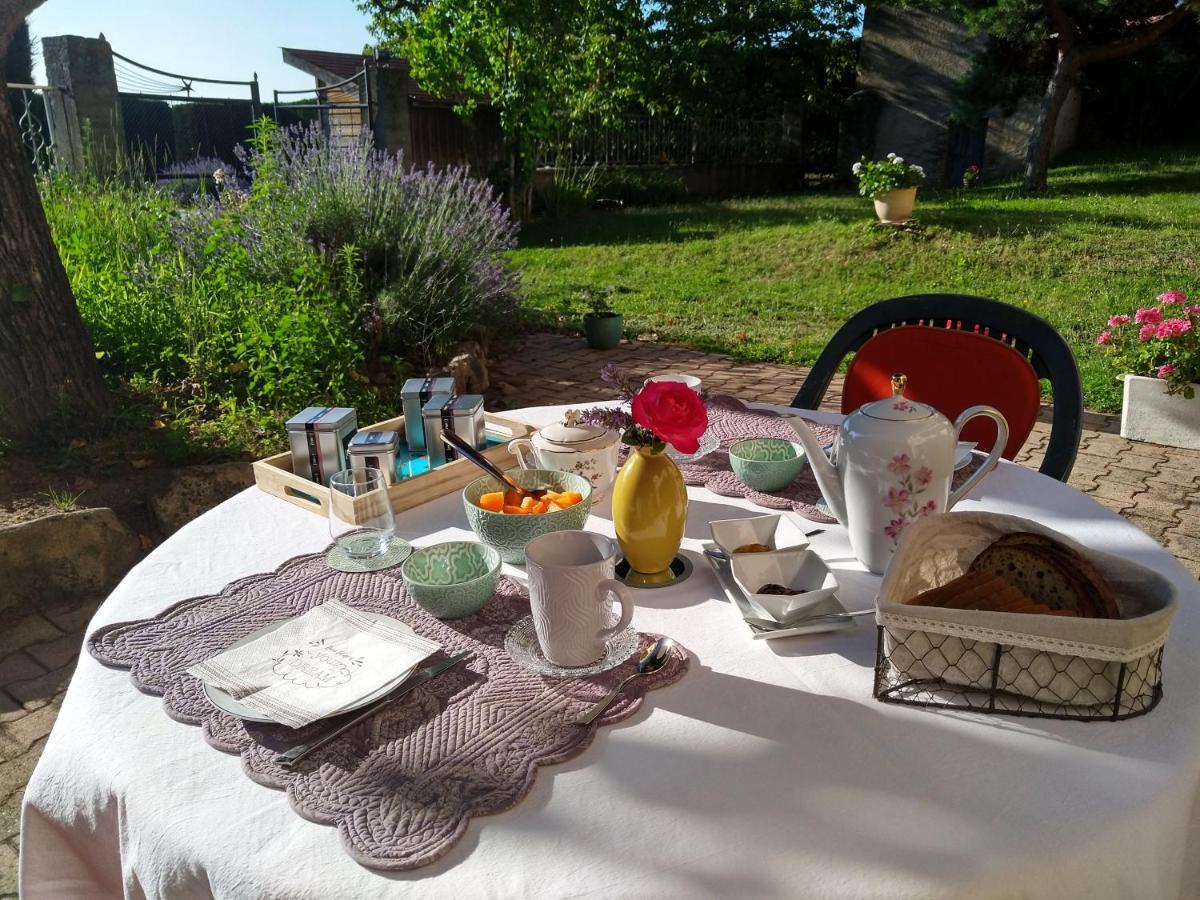 Bed and Breakfast Les Bessonnes Saint-Georges-Haute-Ville Zewnętrze zdjęcie