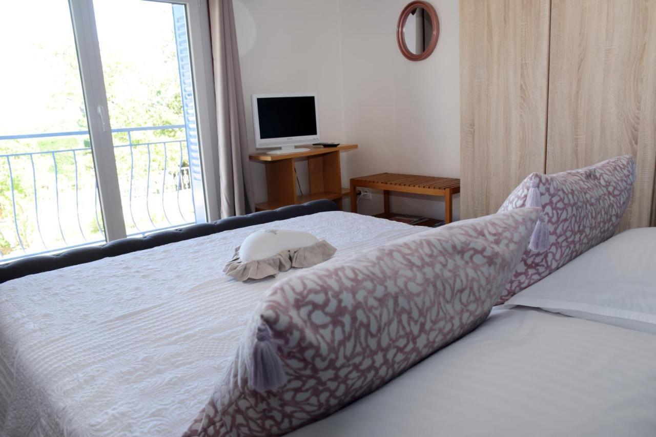 Bed and Breakfast Les Bessonnes Saint-Georges-Haute-Ville Zewnętrze zdjęcie